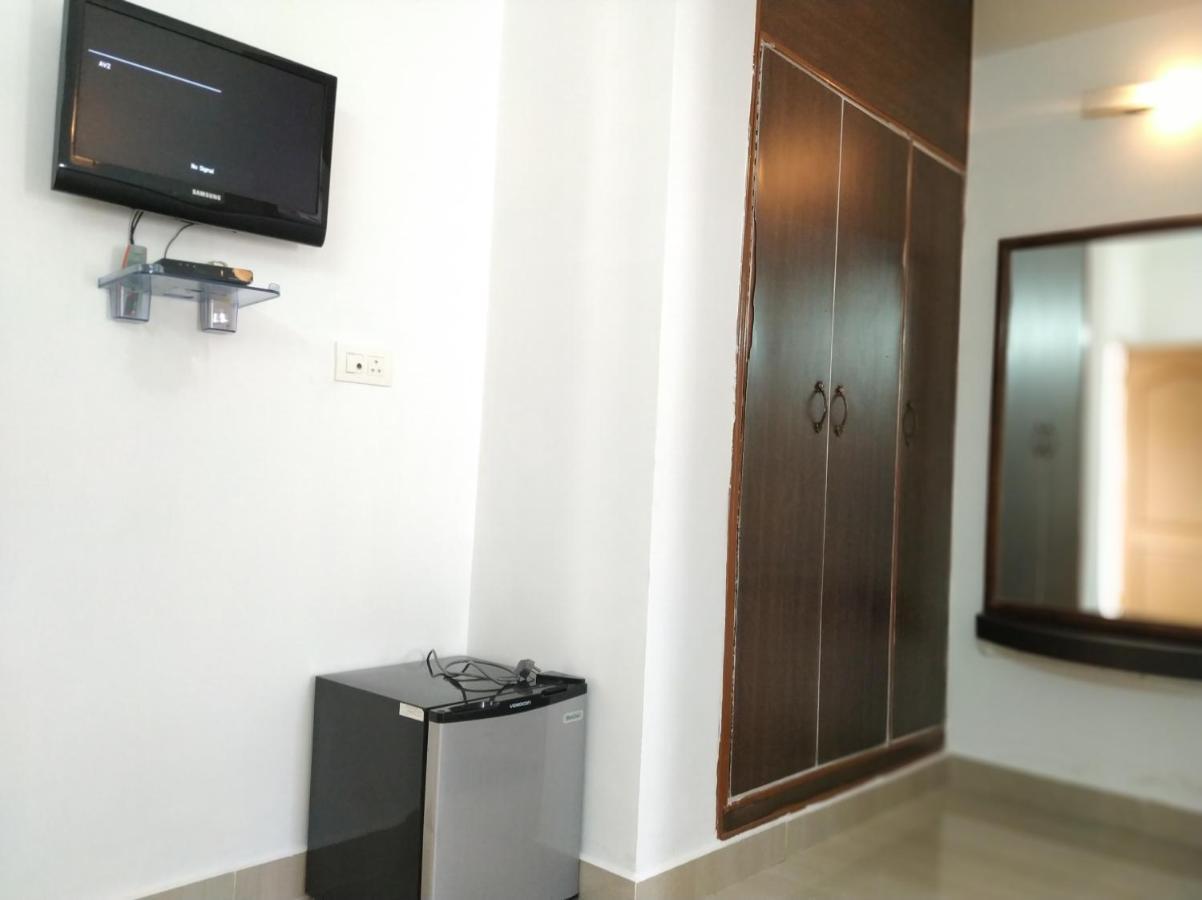 Aum Hotel Puttaparthi Bagian luar foto
