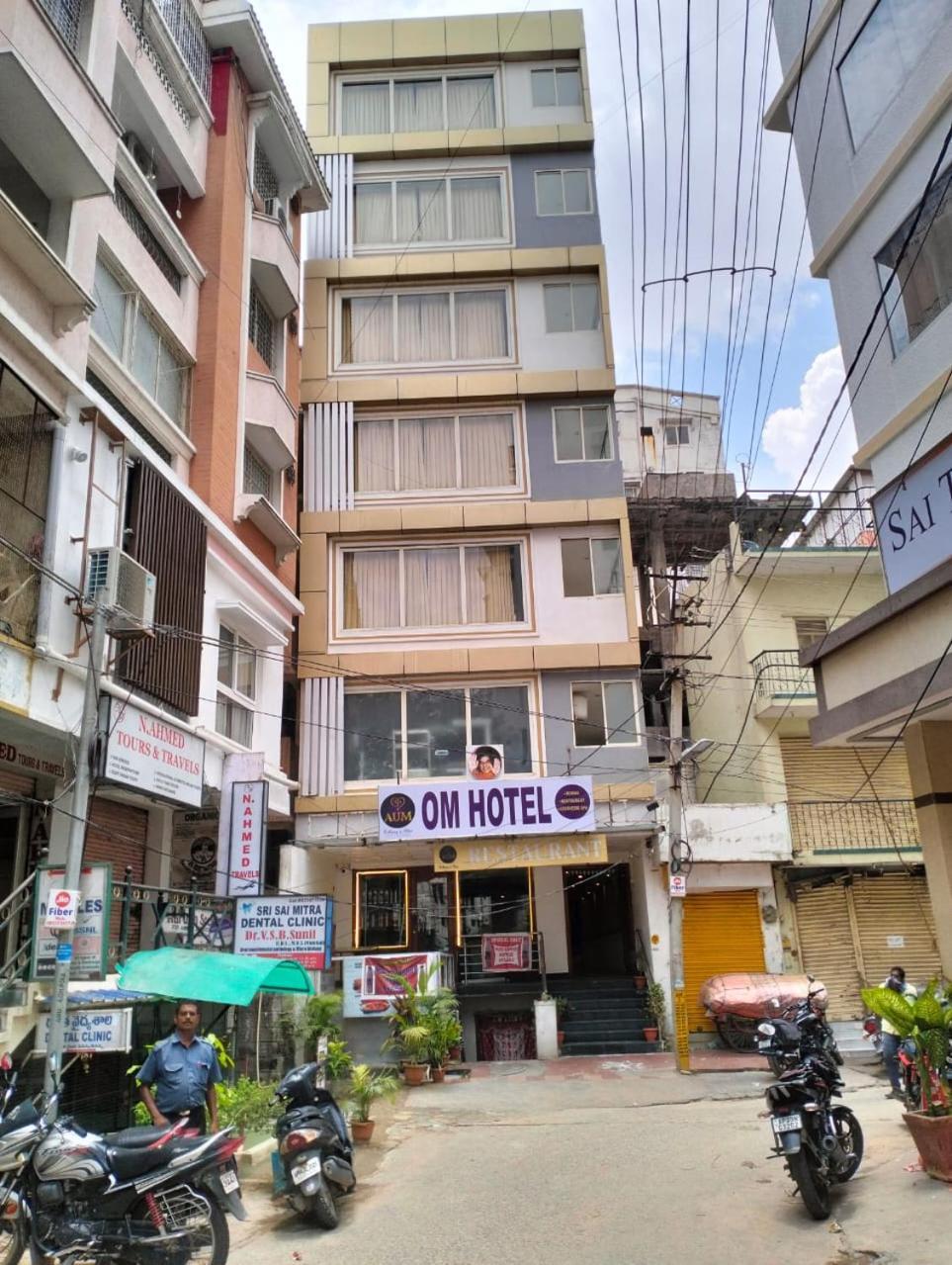 Aum Hotel Puttaparthi Bagian luar foto
