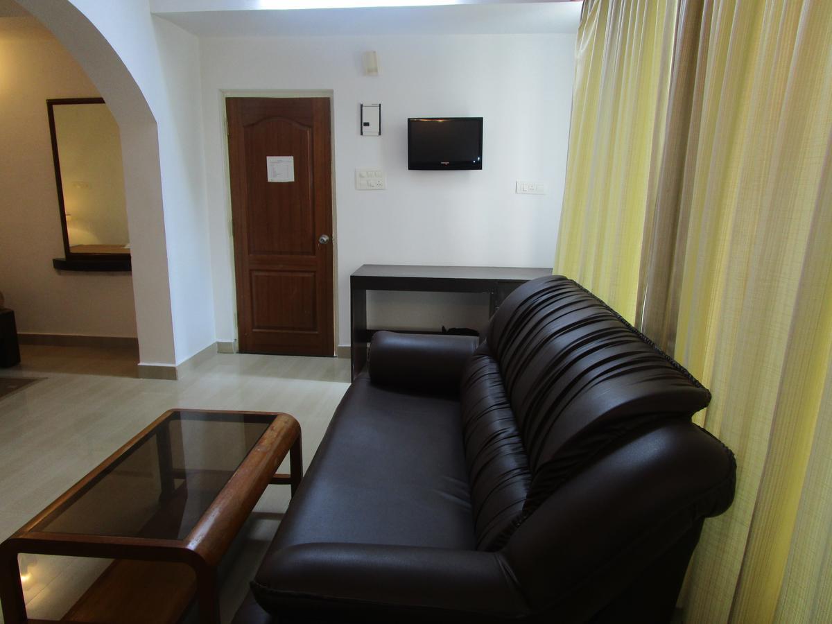 Aum Hotel Puttaparthi Bagian luar foto