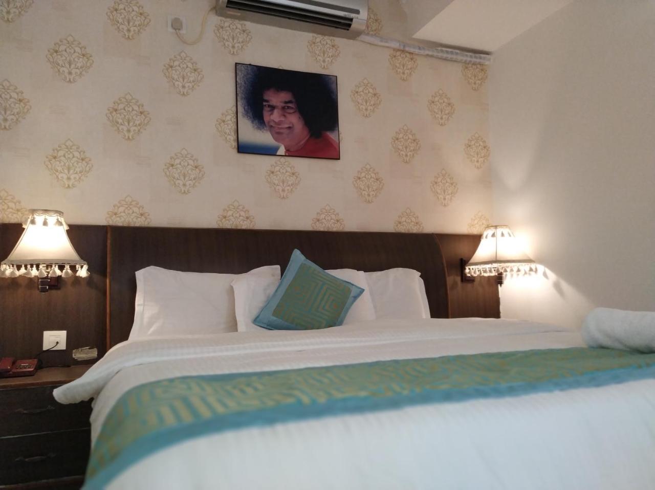Aum Hotel Puttaparthi Bagian luar foto