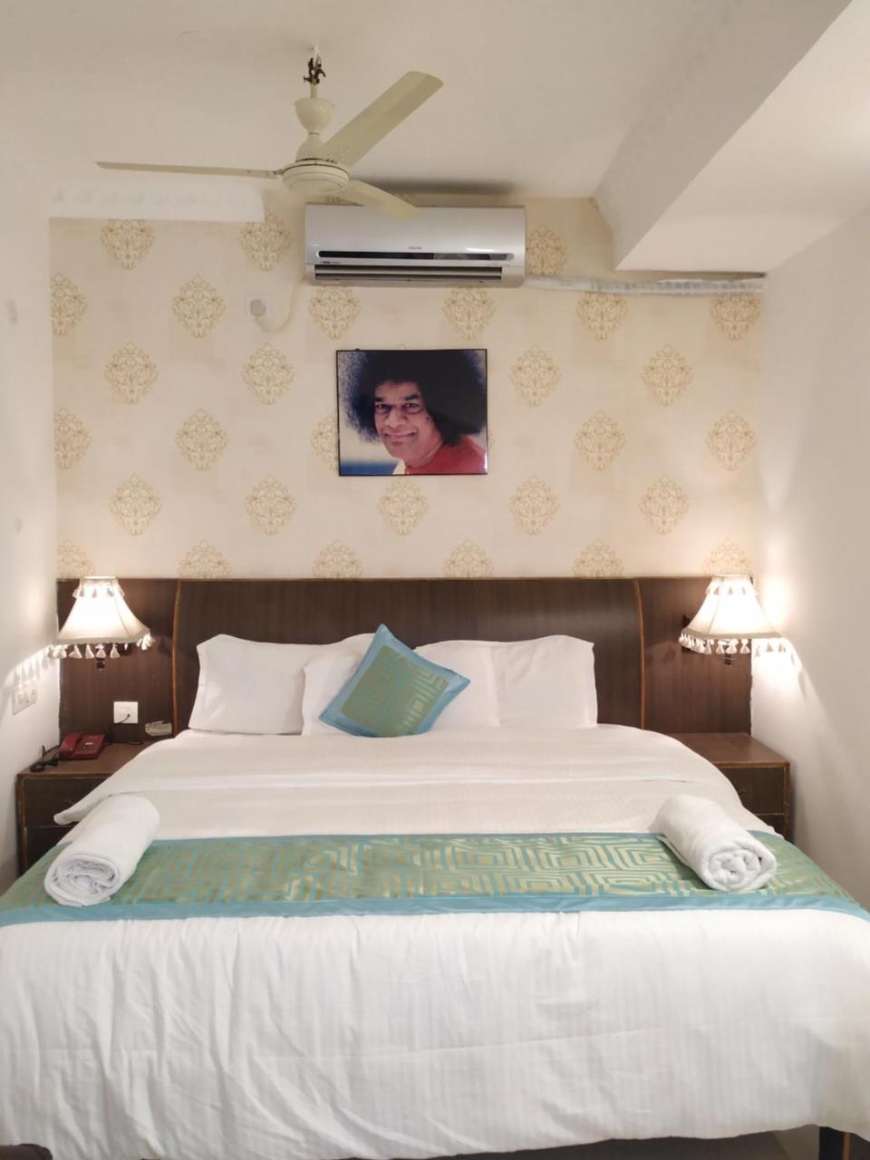 Aum Hotel Puttaparthi Bagian luar foto