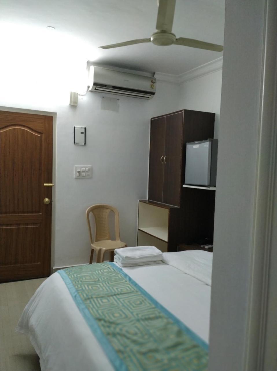 Aum Hotel Puttaparthi Bagian luar foto