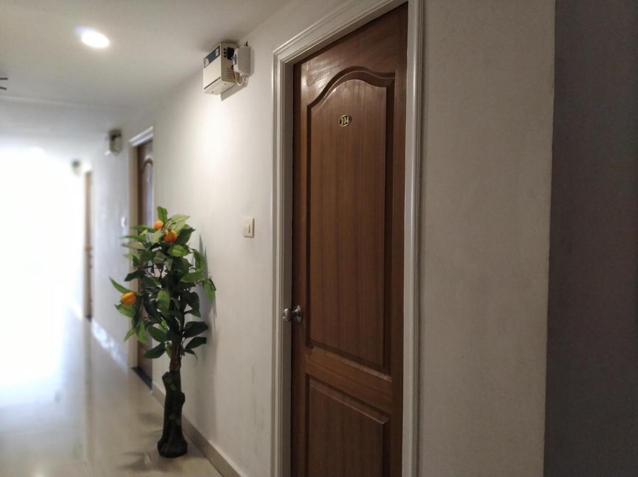 Aum Hotel Puttaparthi Bagian luar foto